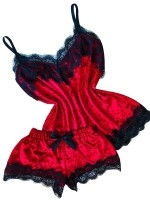 Vêtements de nuit en velours rouge